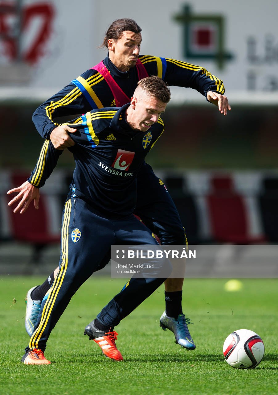 Pontus Wernbloom dras ned av Zlatan Ibrahimovic