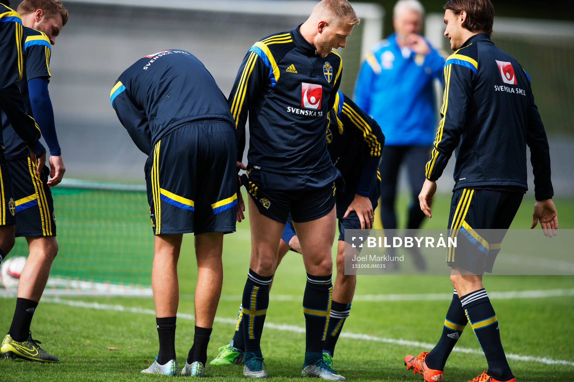 John Guidetti drar upp shortsen