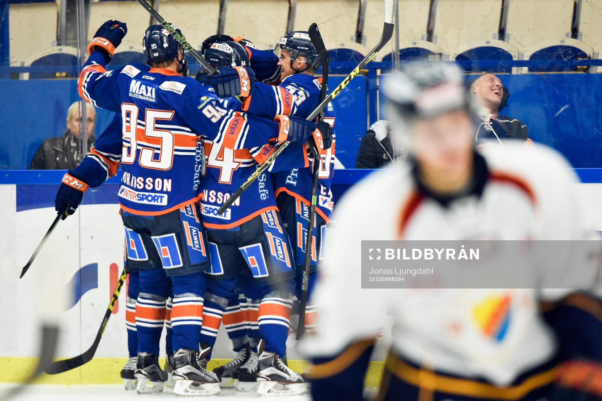 Växjös Josh Hennessy jublar