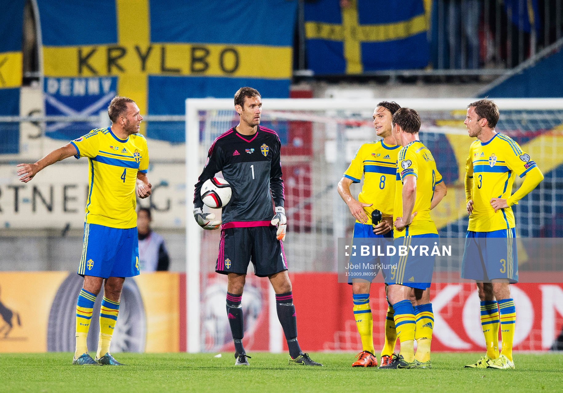 Sveriges Andreas Granqvist, målvakt Andreas Isaksson,