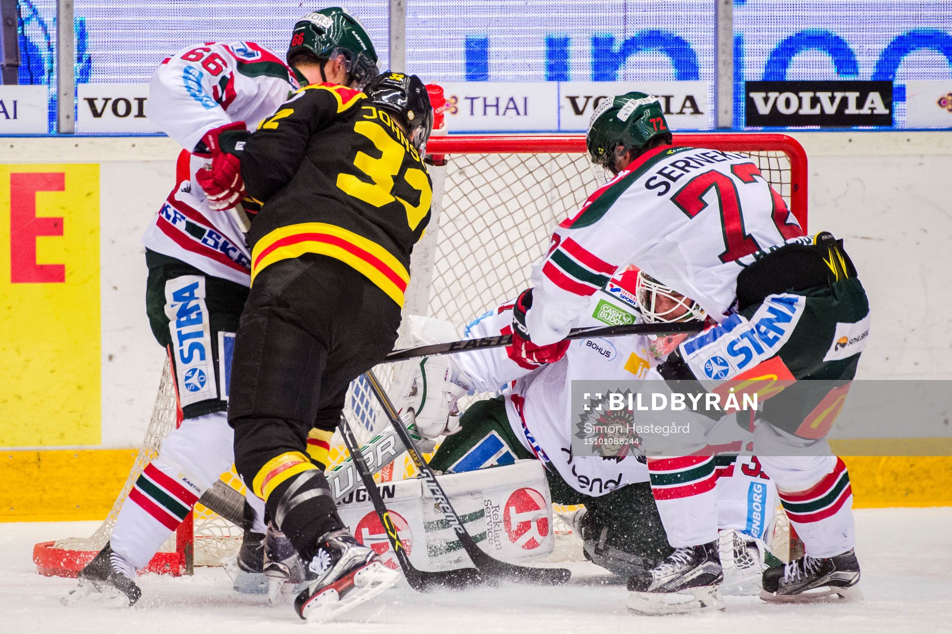 Brynäs Nick Johnson kvitterar till 1-1 bakom Frölundas
