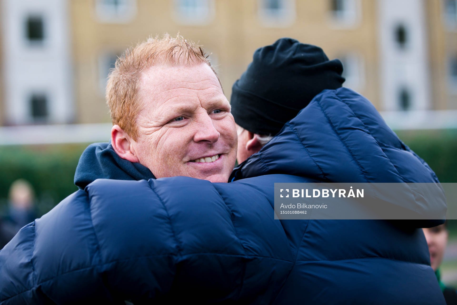 Högaborgs tränare Jörgen Pettersson kramas