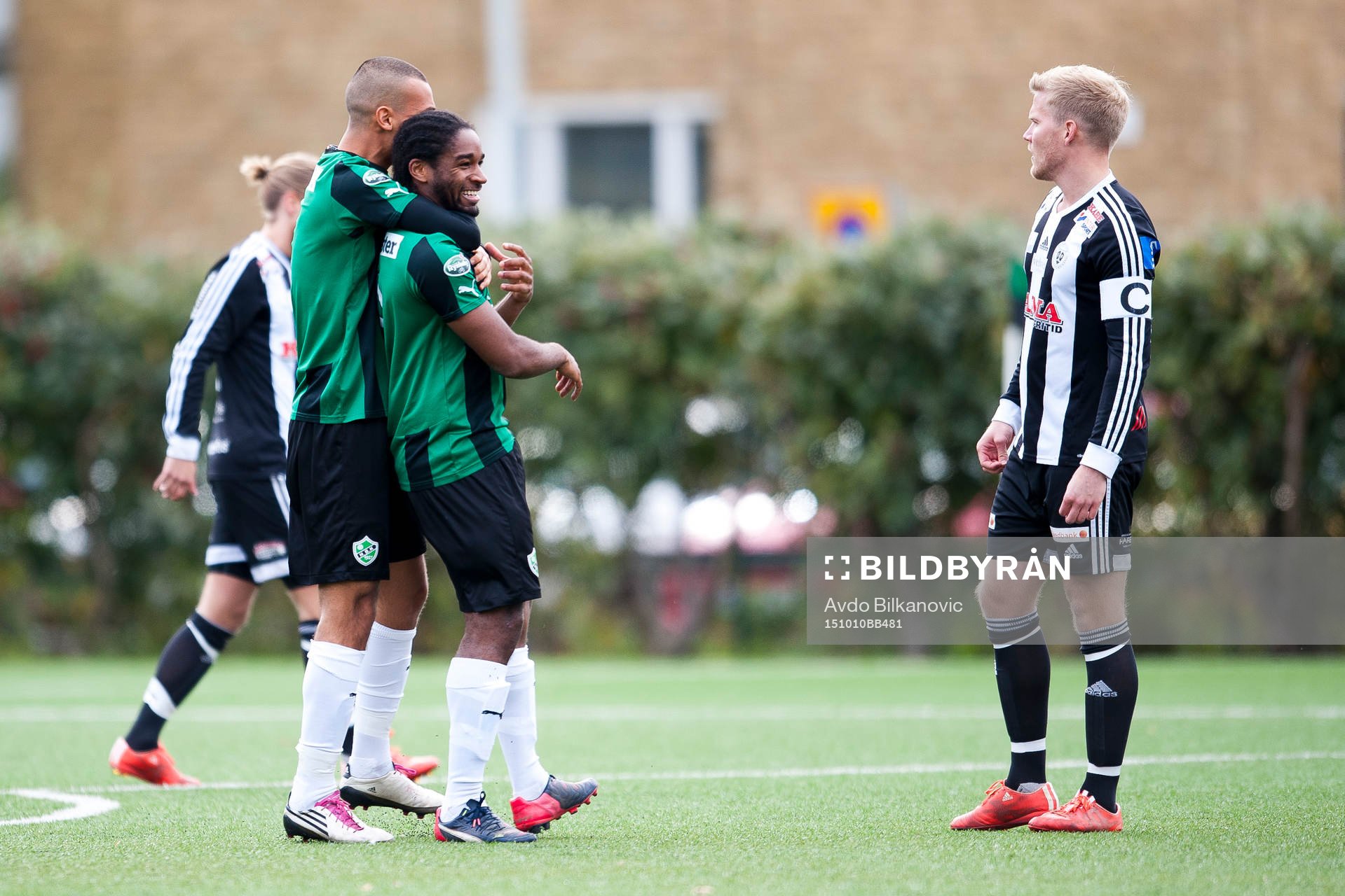 Högaborgs Sumar Almadjed och Benjamin Tannus jublar och