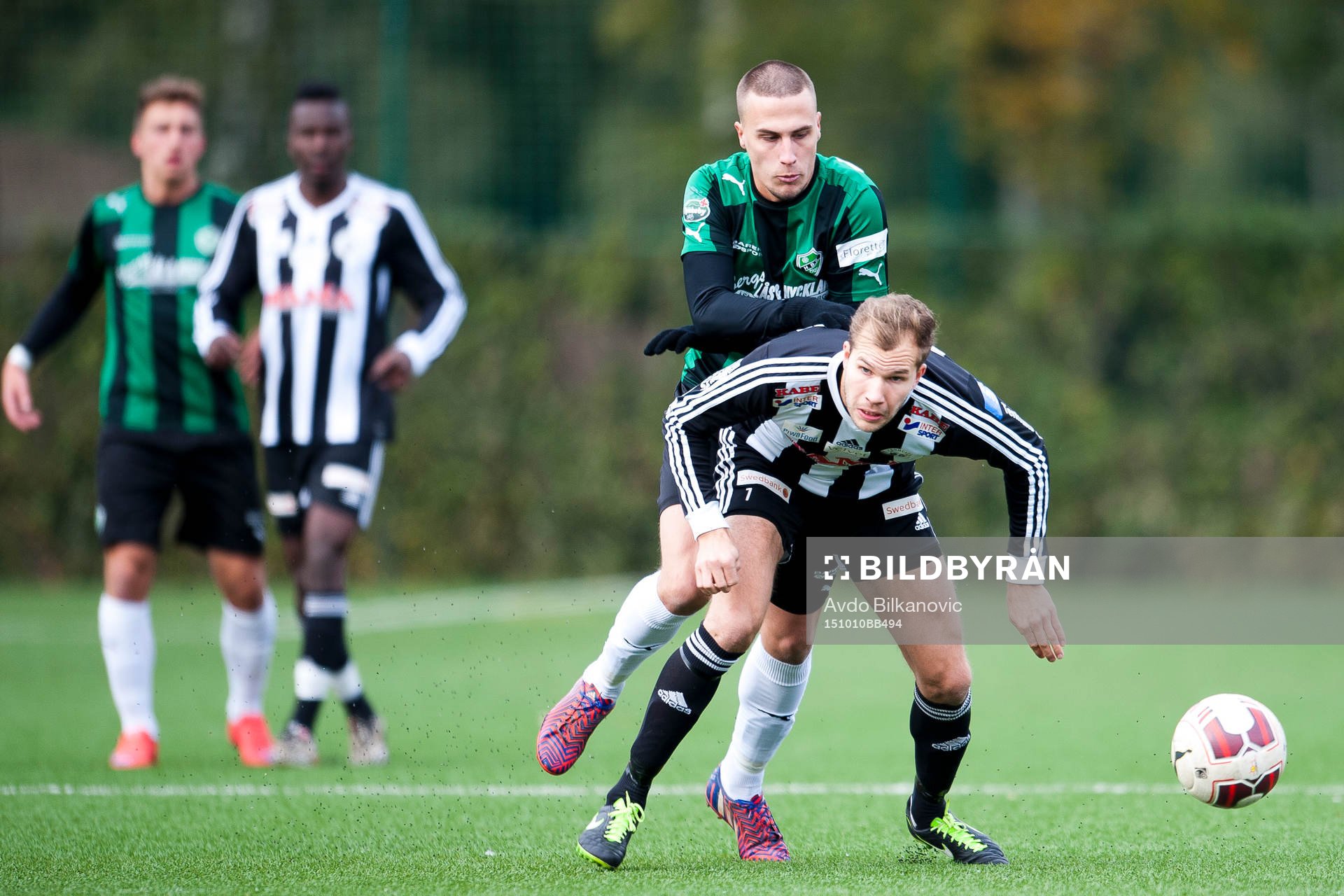Tenhults Johan Fridén under fotbollsmatchen i Div. 2 Västra Götaland mellan Högaborg BK och Tenhult IF den 10 oktober 2015 i Helsingborg