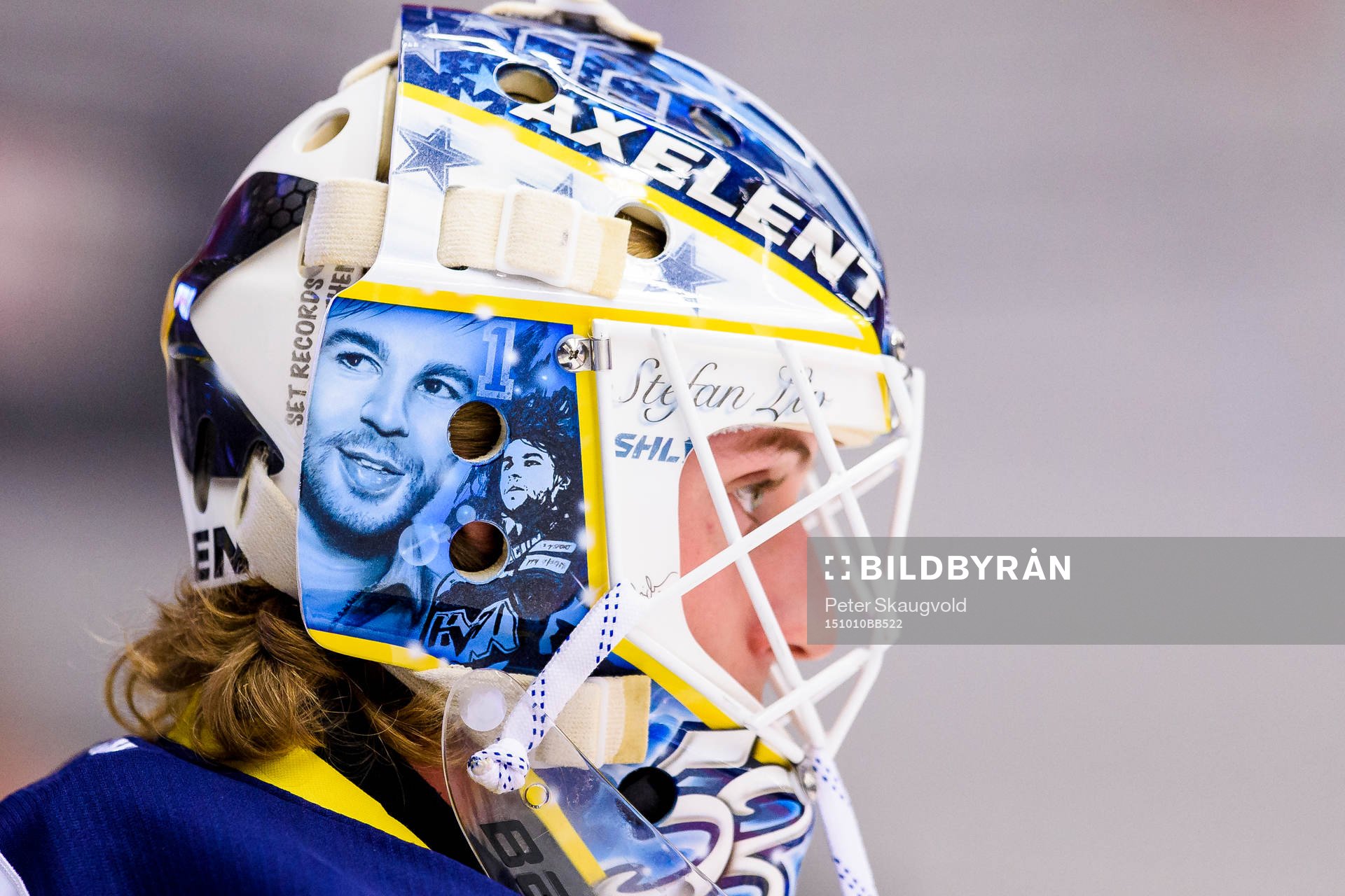 s målvakt Fredrik Pettersson-Wentzel målvaktsmask med en