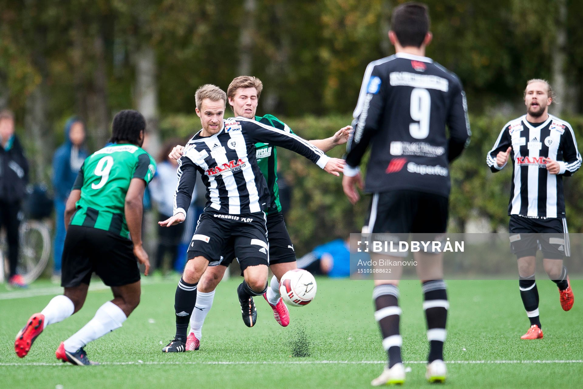 Tenhults Carl Magnus Salomonsson omringad av Högaborgs