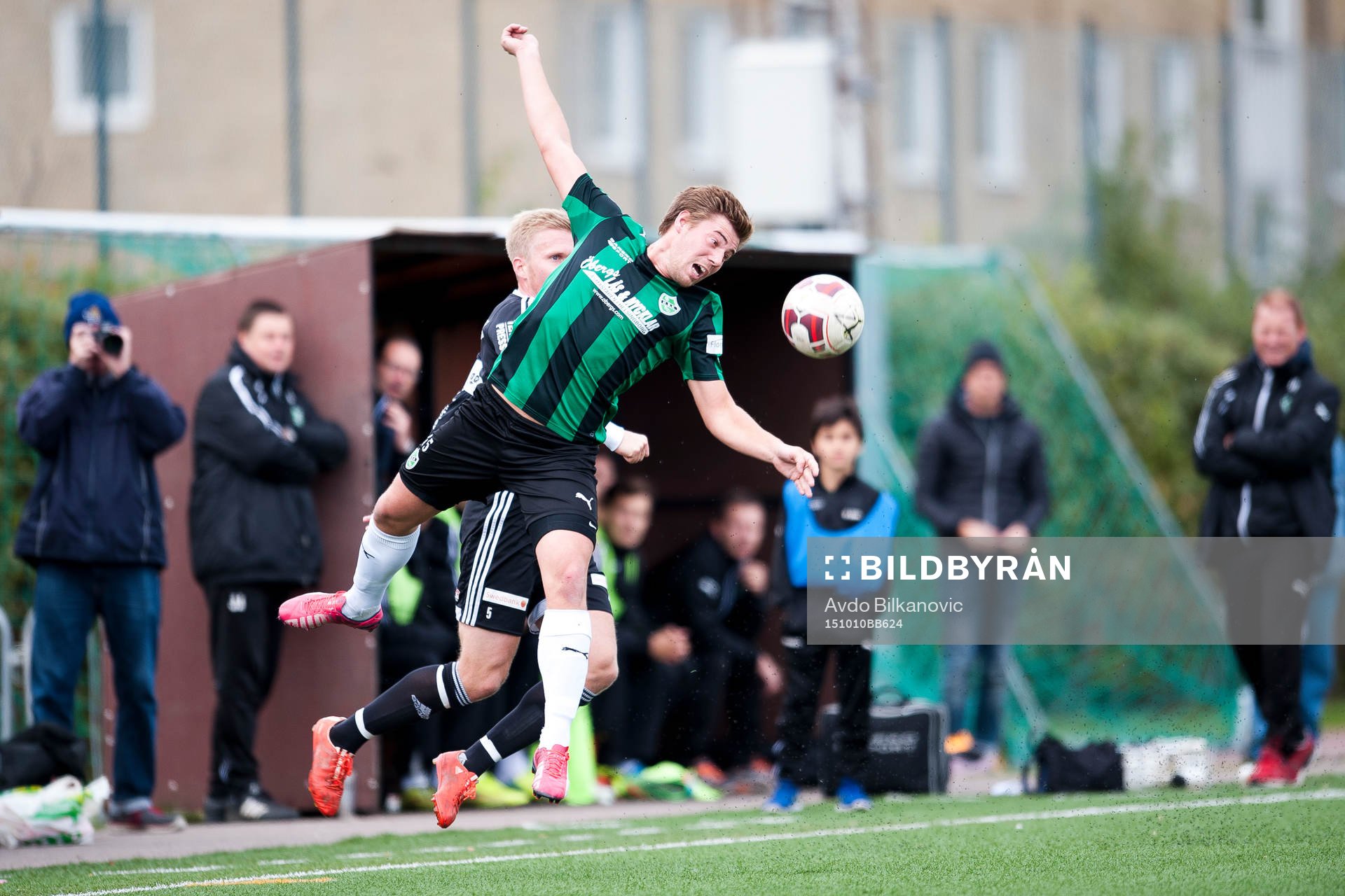 Högaborgs Erik Andersson nickar