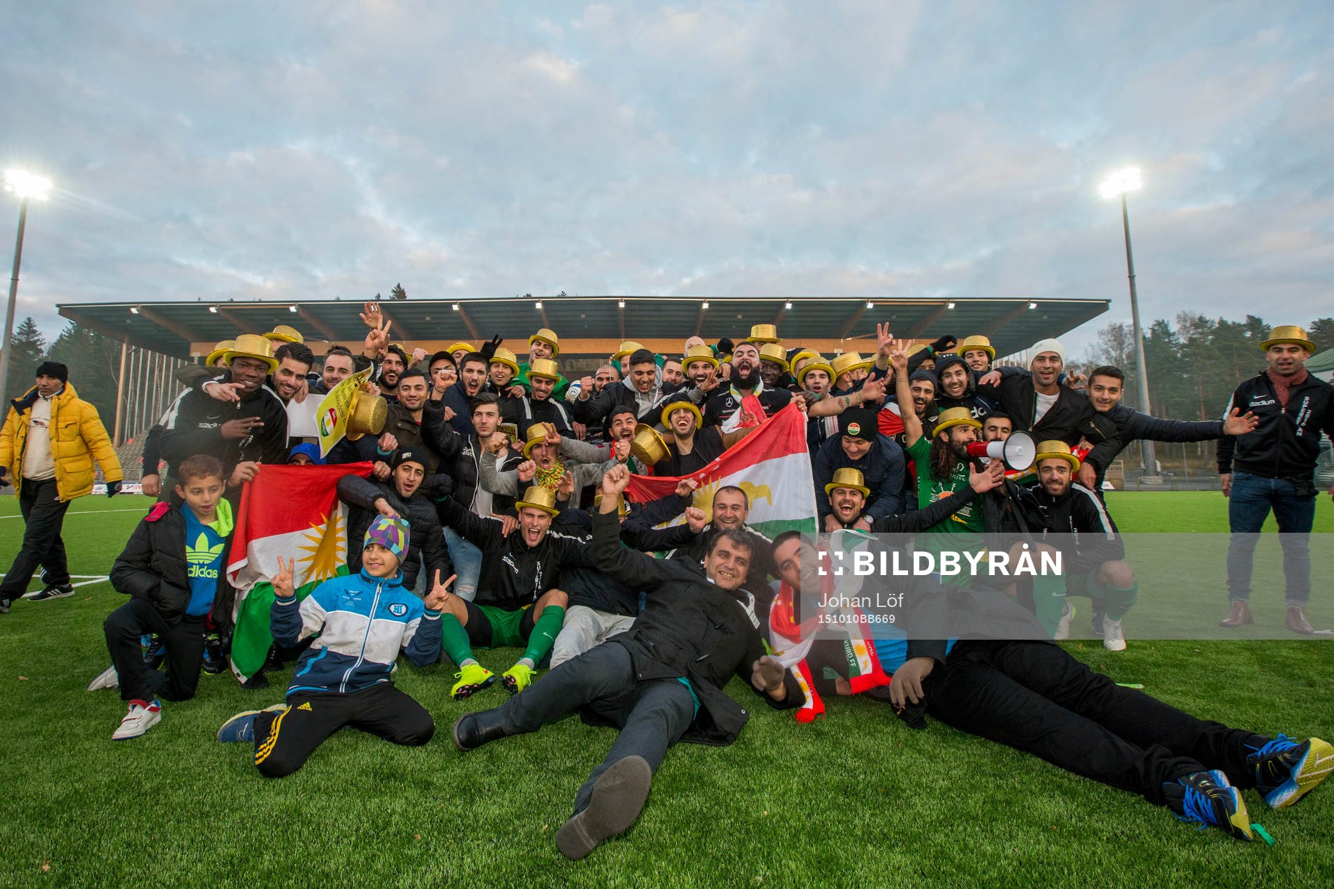 Dalkurd med supportrar jublar
