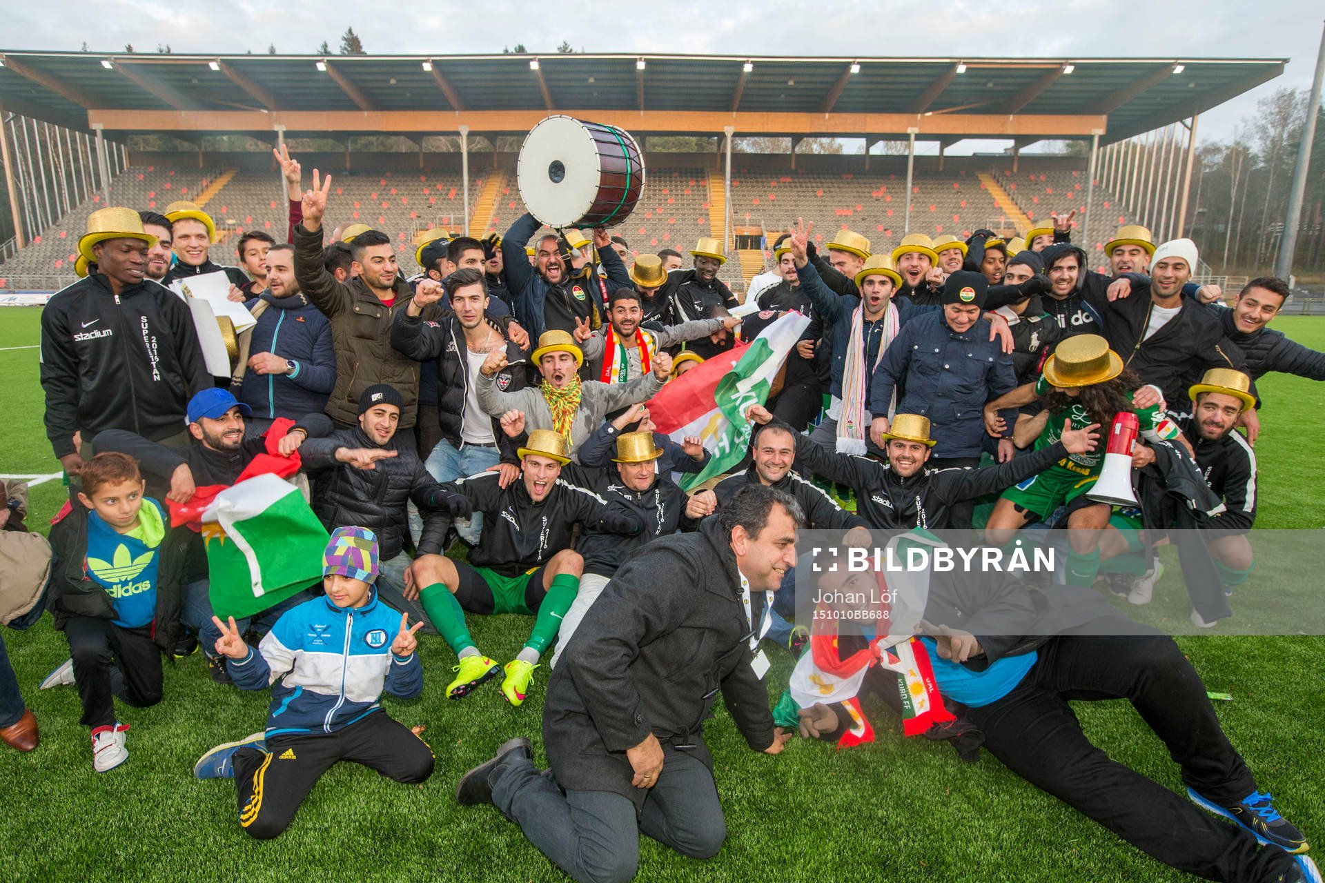 Dalkurd med supportrar jublar