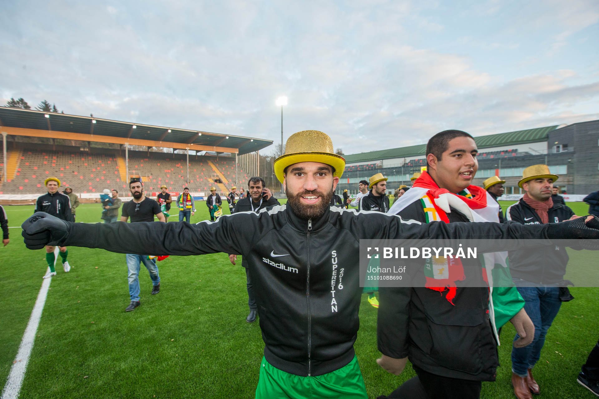 Dalkurds Mattias Mete jublar