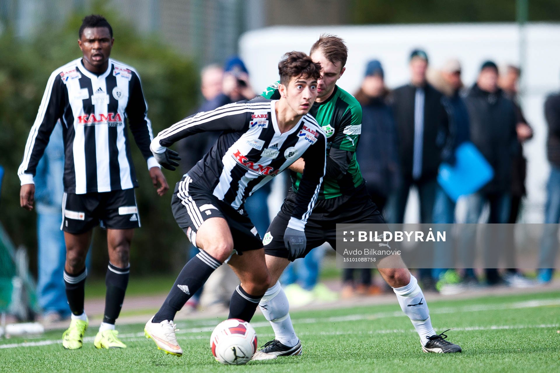 Tenhults Arber Hasani under fotbollsmatchen i Div. 2 Västra Götaland mellan Högaborg BK och Tenhult IF den 10 oktober 2015 i Helsingborg