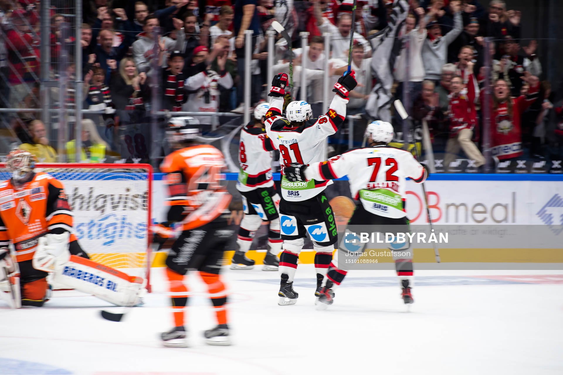 Malmö Redhawks Björn Svensson har gjort 7-3 och jublar