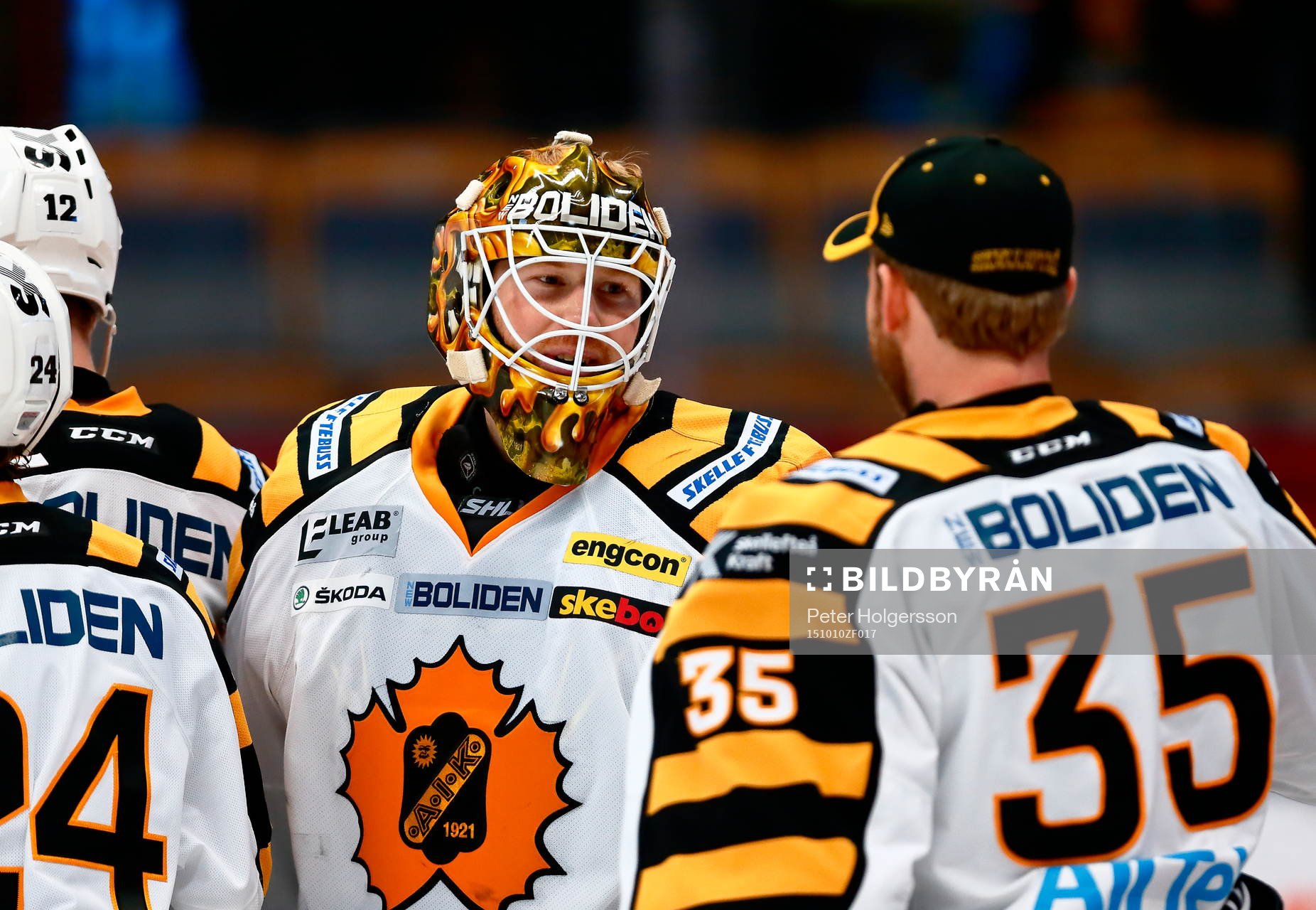 Skellefteås målvakt Erik Hanses jublar