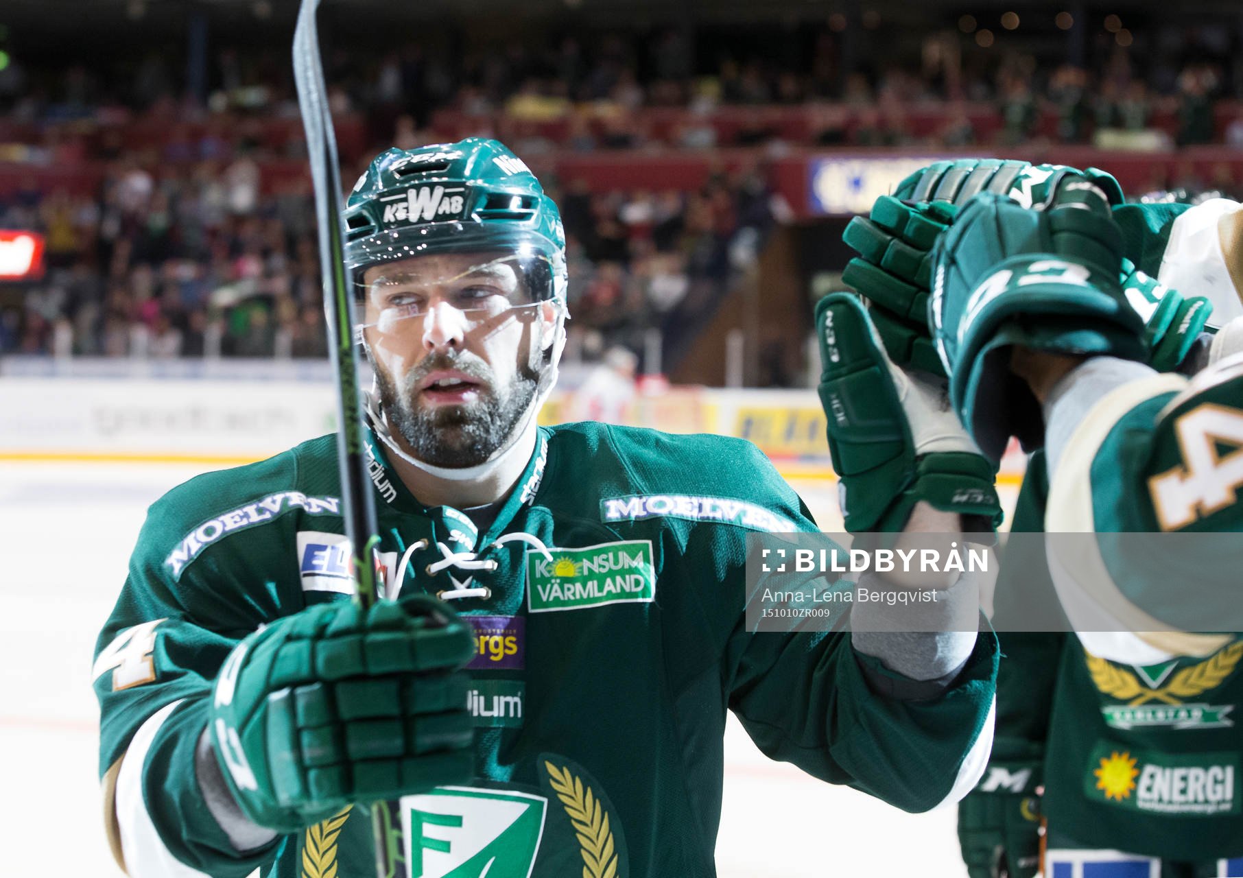 Färjestads Milan Gulas firar mål 1-0