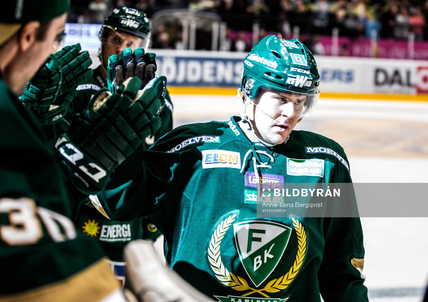Färjestads Mikael Johansson firar mål 2-1