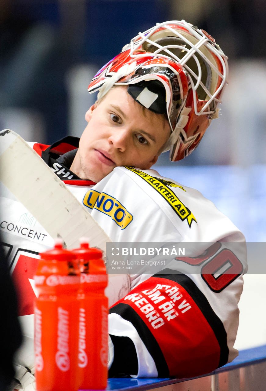 Örebros målvakt Henrik Lundberg med mask i pannan