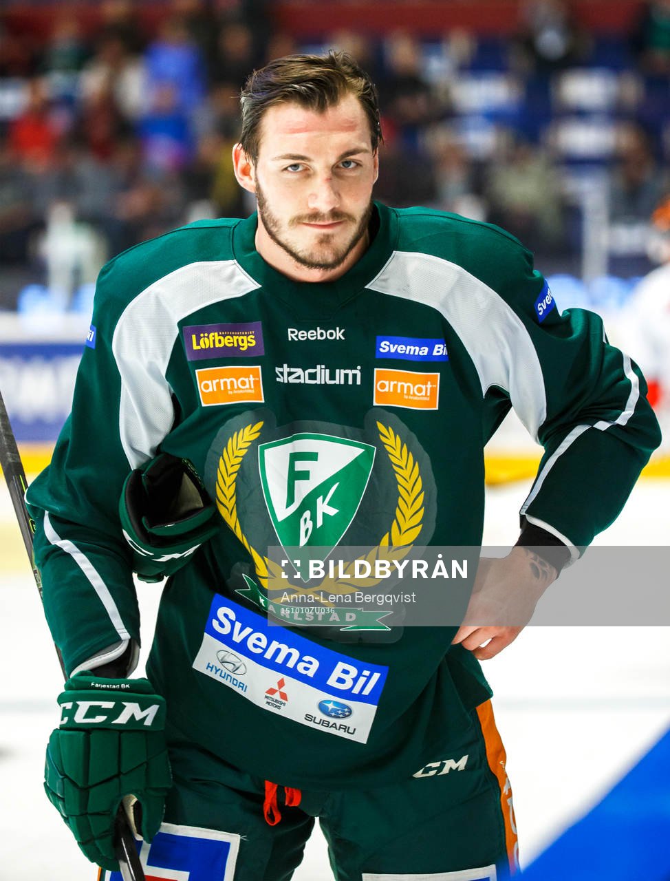 Färjestads John Persson utan hjälm