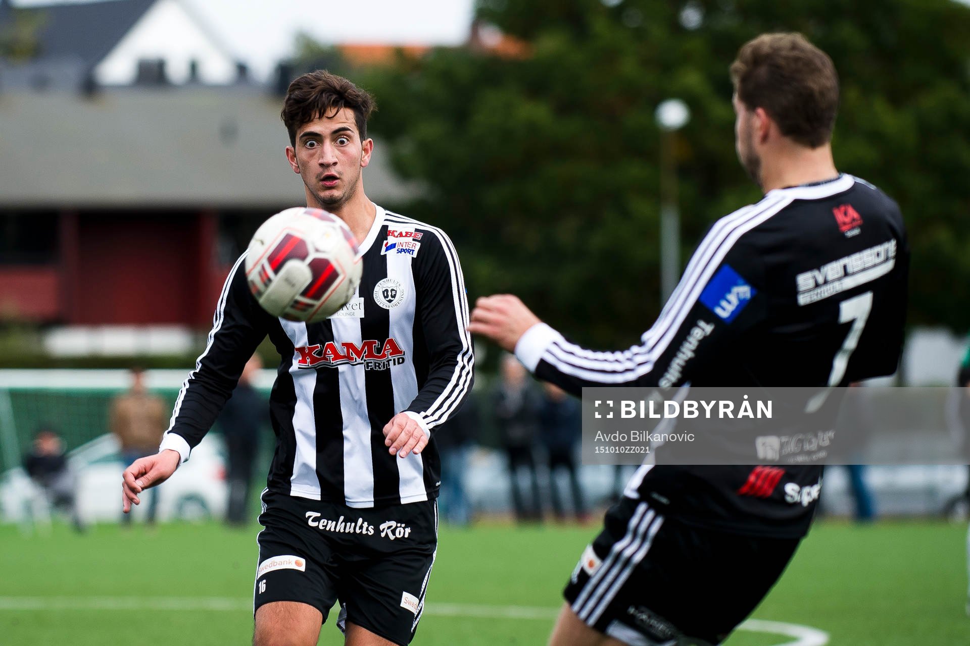 Tenhults Arber Hasani under fotbollsmatchen i Div. 2 Västra Götaland mellan Högaborg BK och Tenhult IF den 10 oktober 2015 i Helsingborg