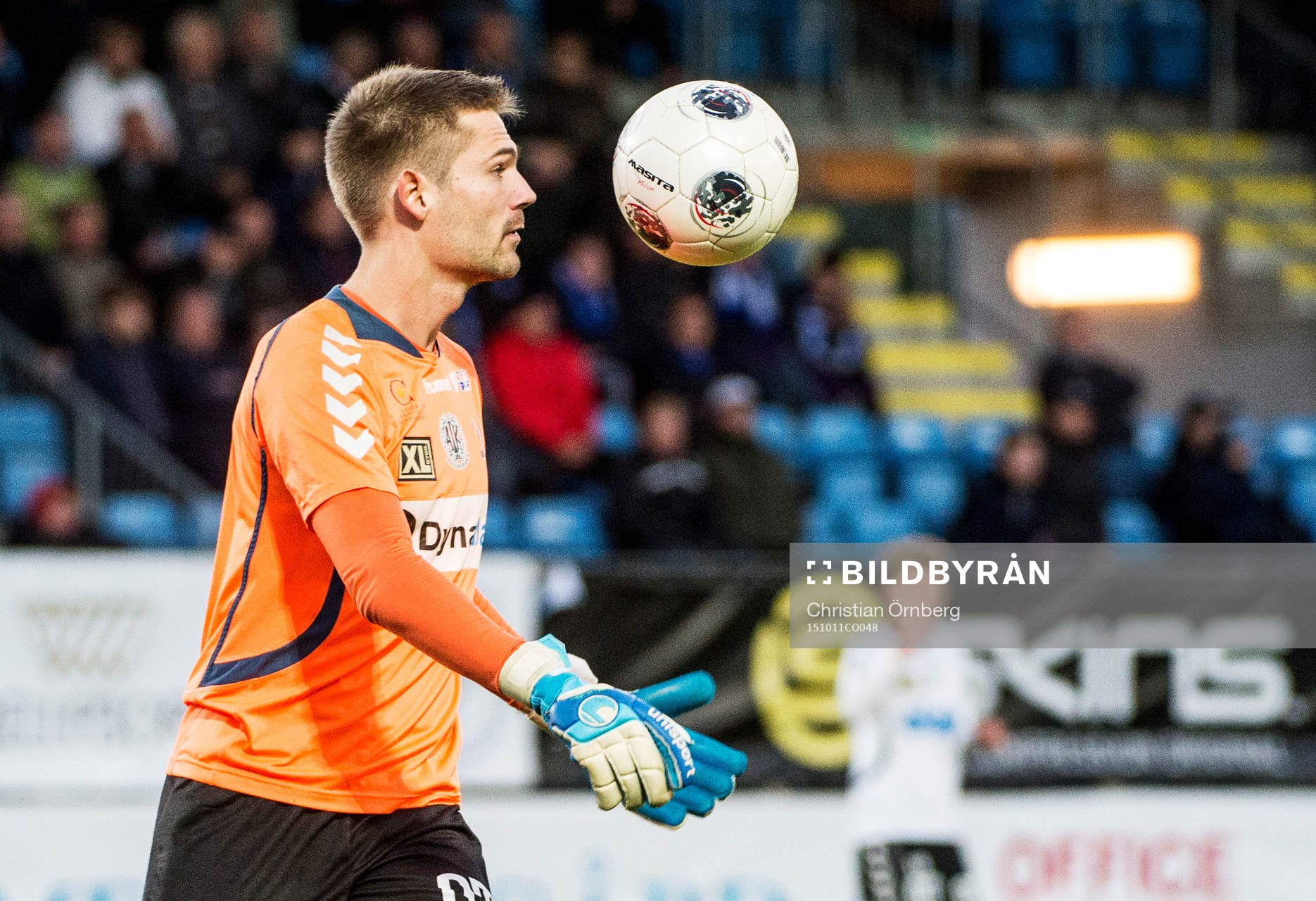 Oskarshamns målvakt Lucas Hägg-Johansson under fotbollsmatchen i Division 1 Södra mellan Trelleborg och Oskarshamn den 11 oktober 2015 i Trelleborg.