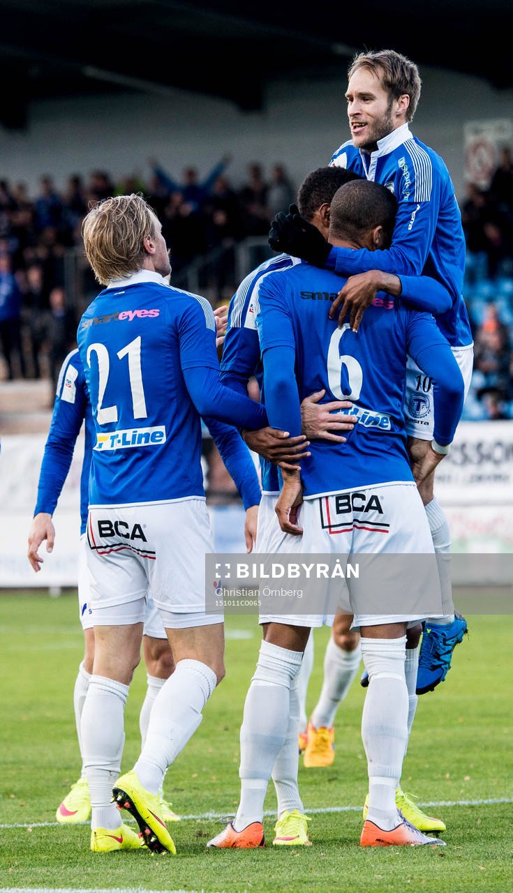 Trelleborgs Zoran Jovanovic jublar med lagkamraterna