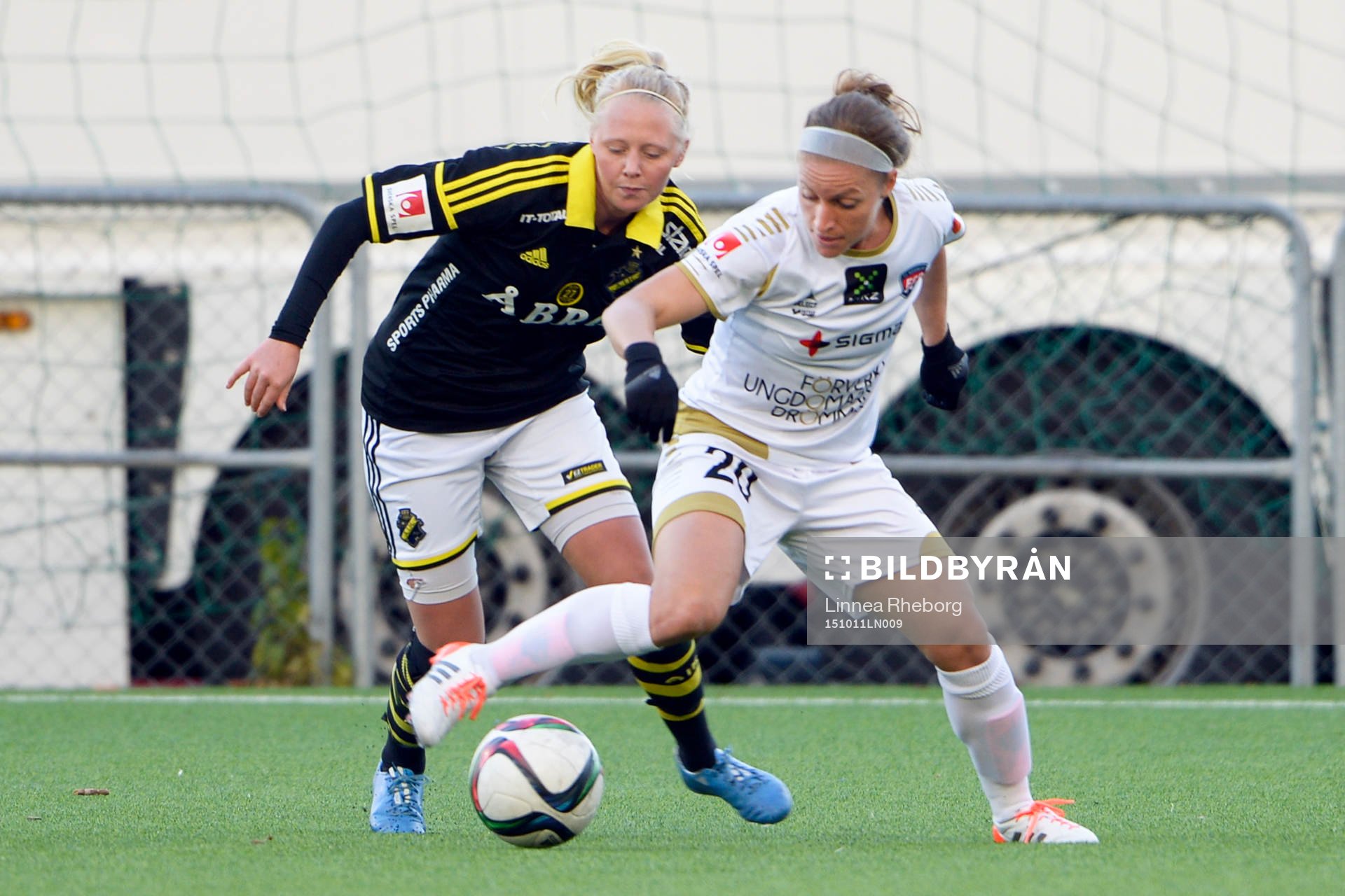 AIKs aa23+och Rosengårds Josee Belanger