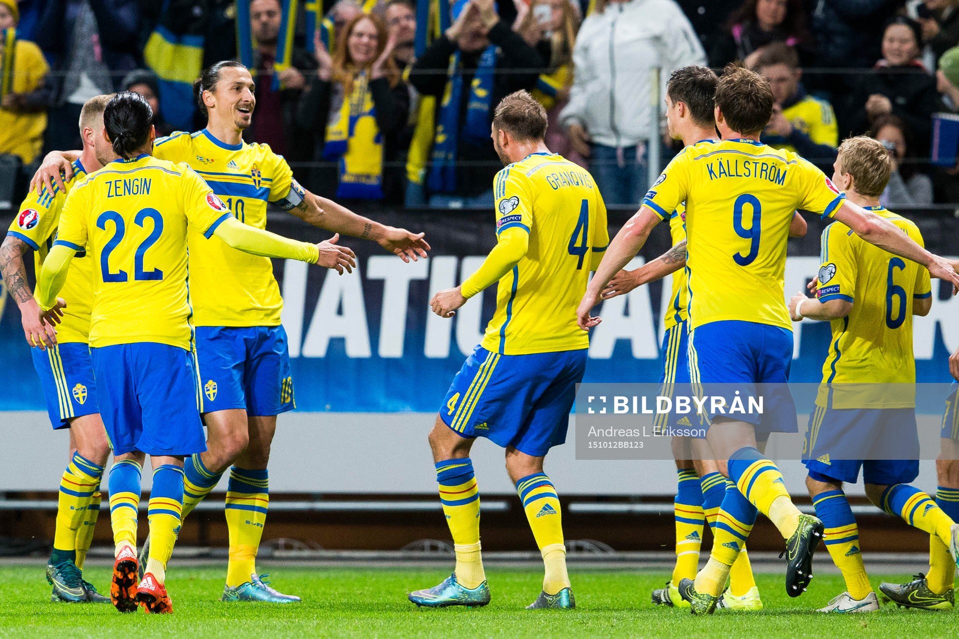 Sveriges Zlatan Ibrahimovic jublar
