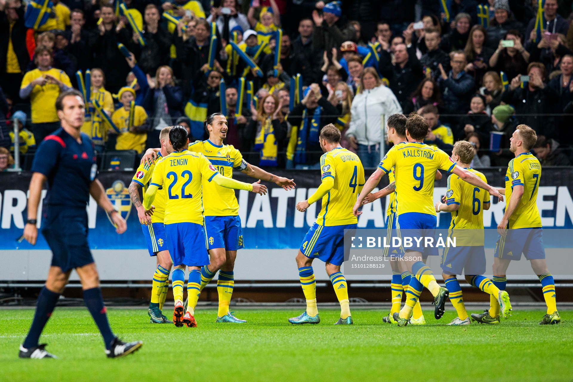 Sveriges Zlatan Ibrahimovic jublar