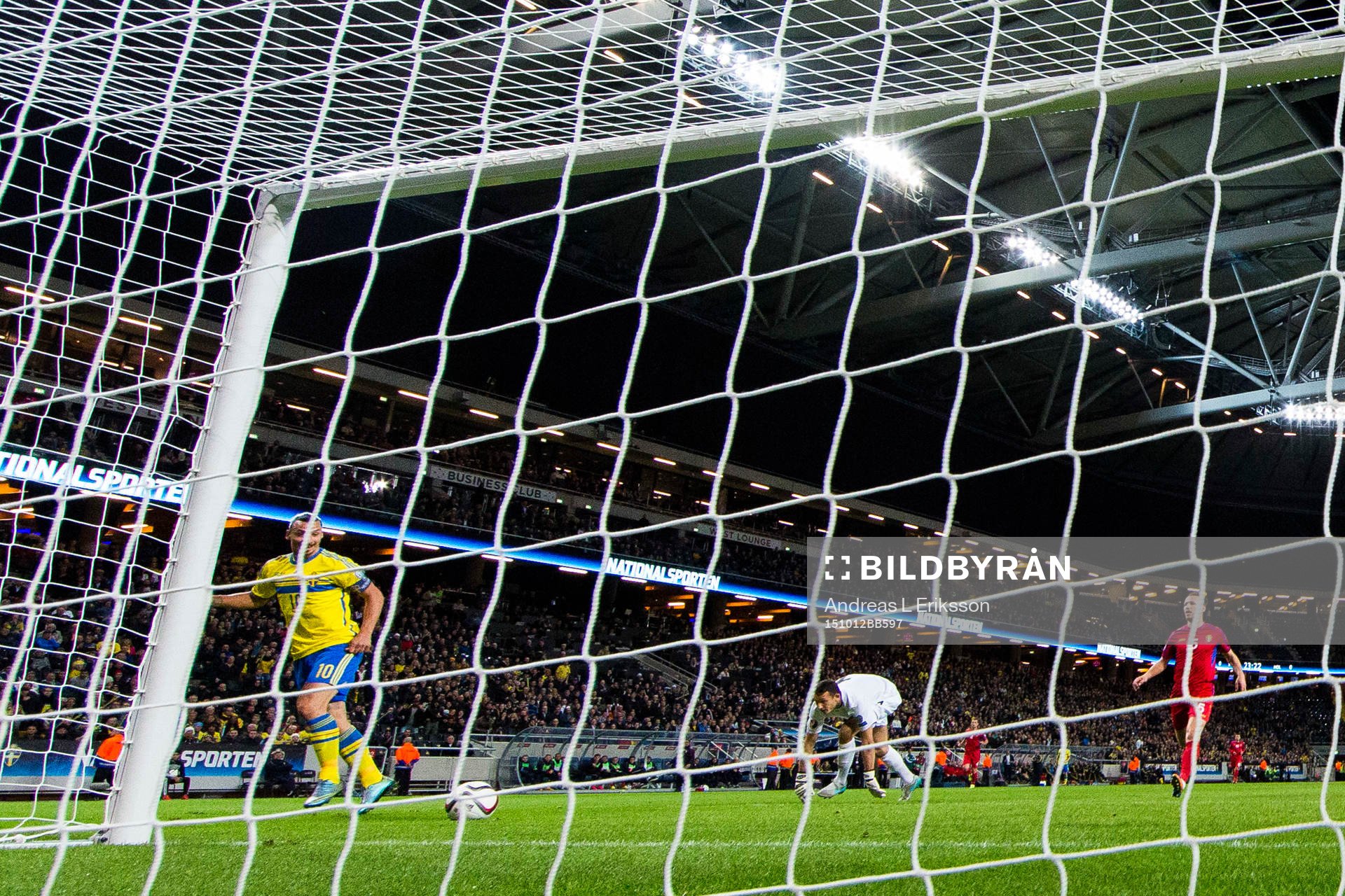 Sveriges Zlatan Ibrahimovic gör 1-0 bakom Moldaviens