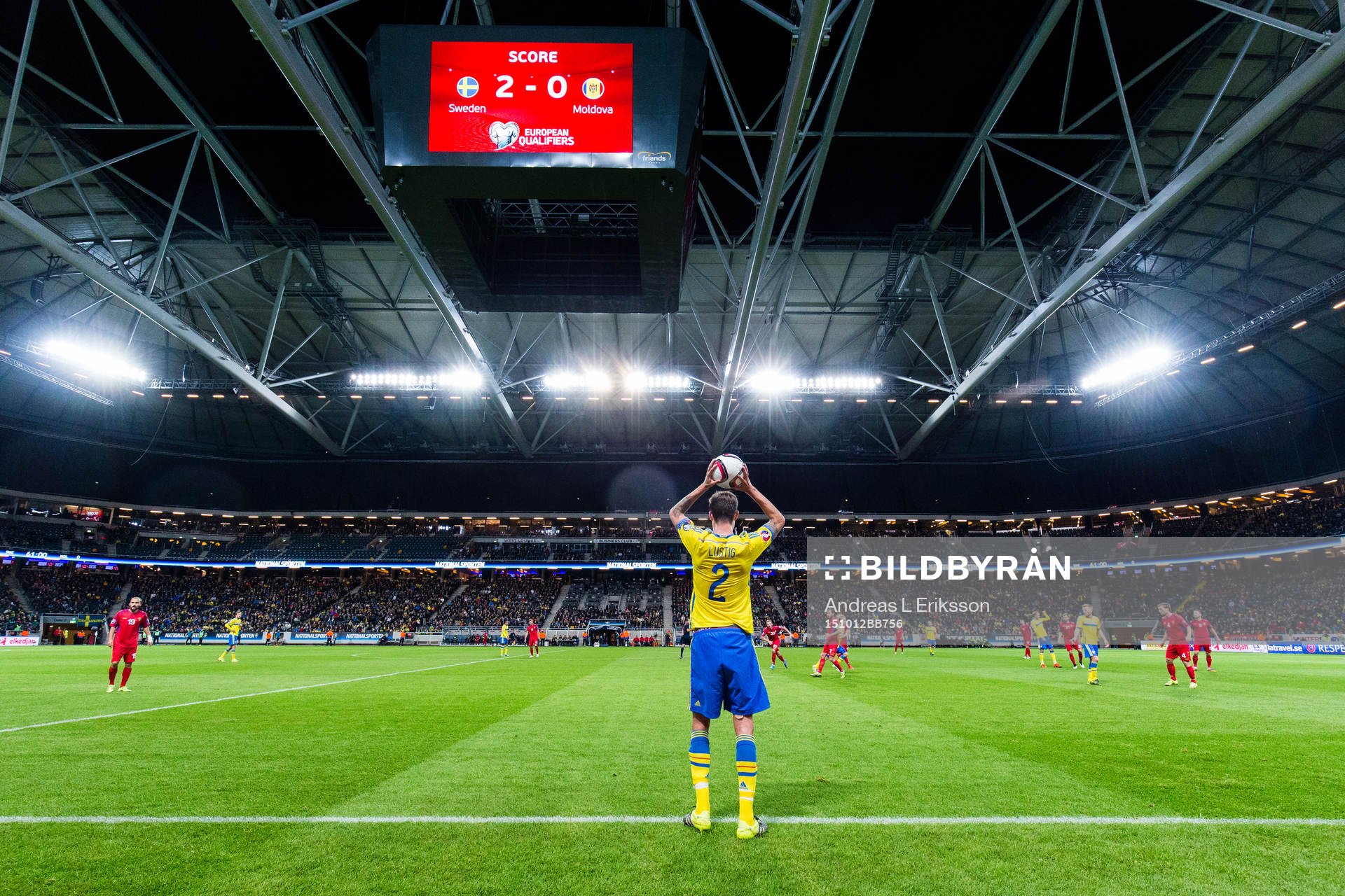 Sveriges Mikael Lustig med ett inkast