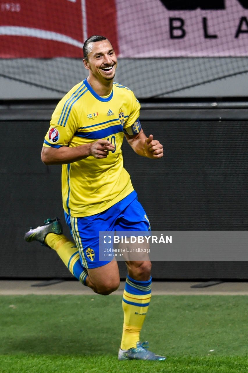 Sveriges Zlatan Ibrahimovic jublar
