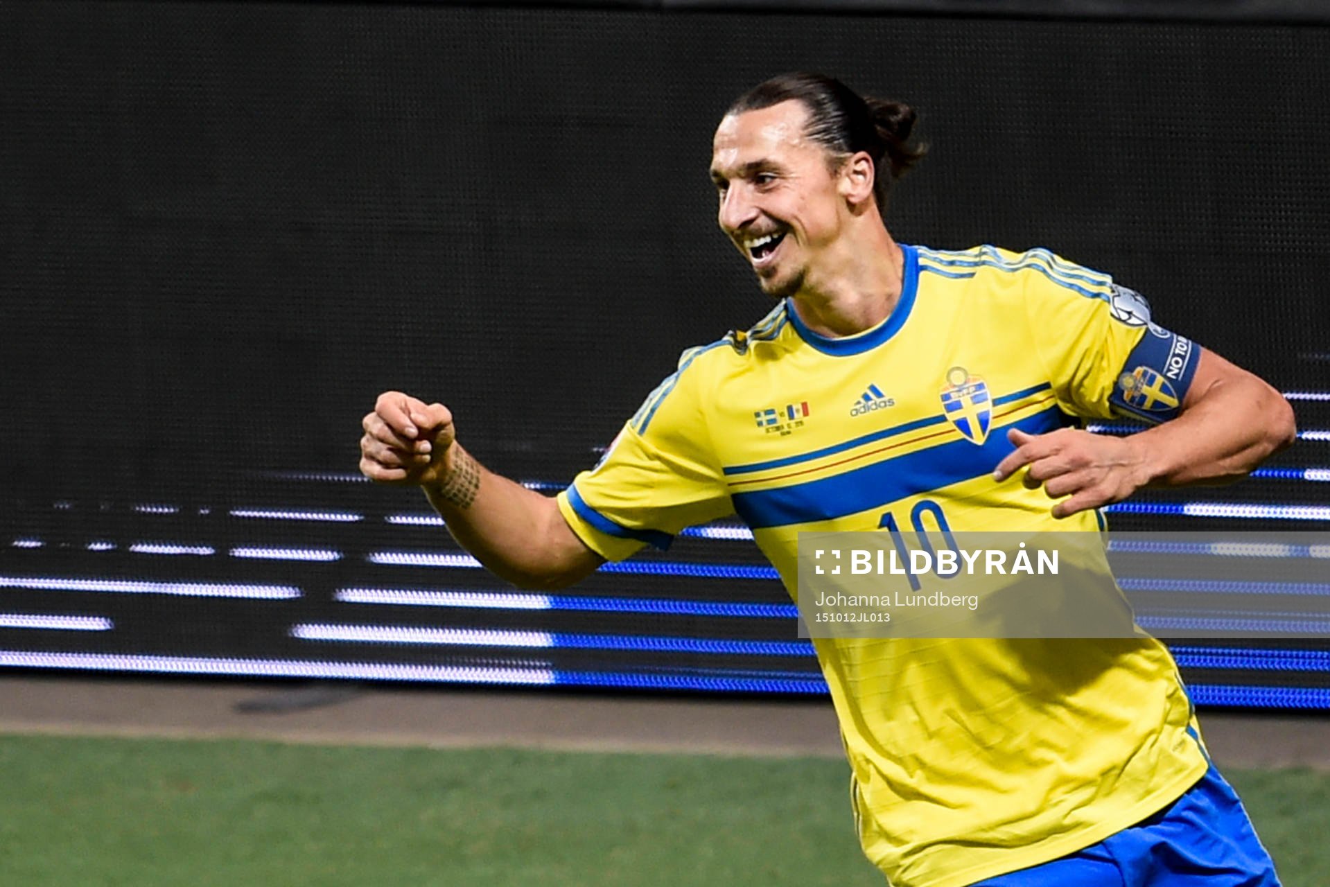 Sveriges Zlatan Ibrahimovic jublar