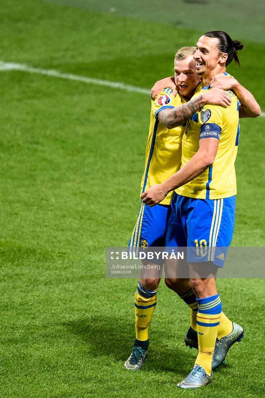 Sveriges Zlatan Ibrahimovic jublar