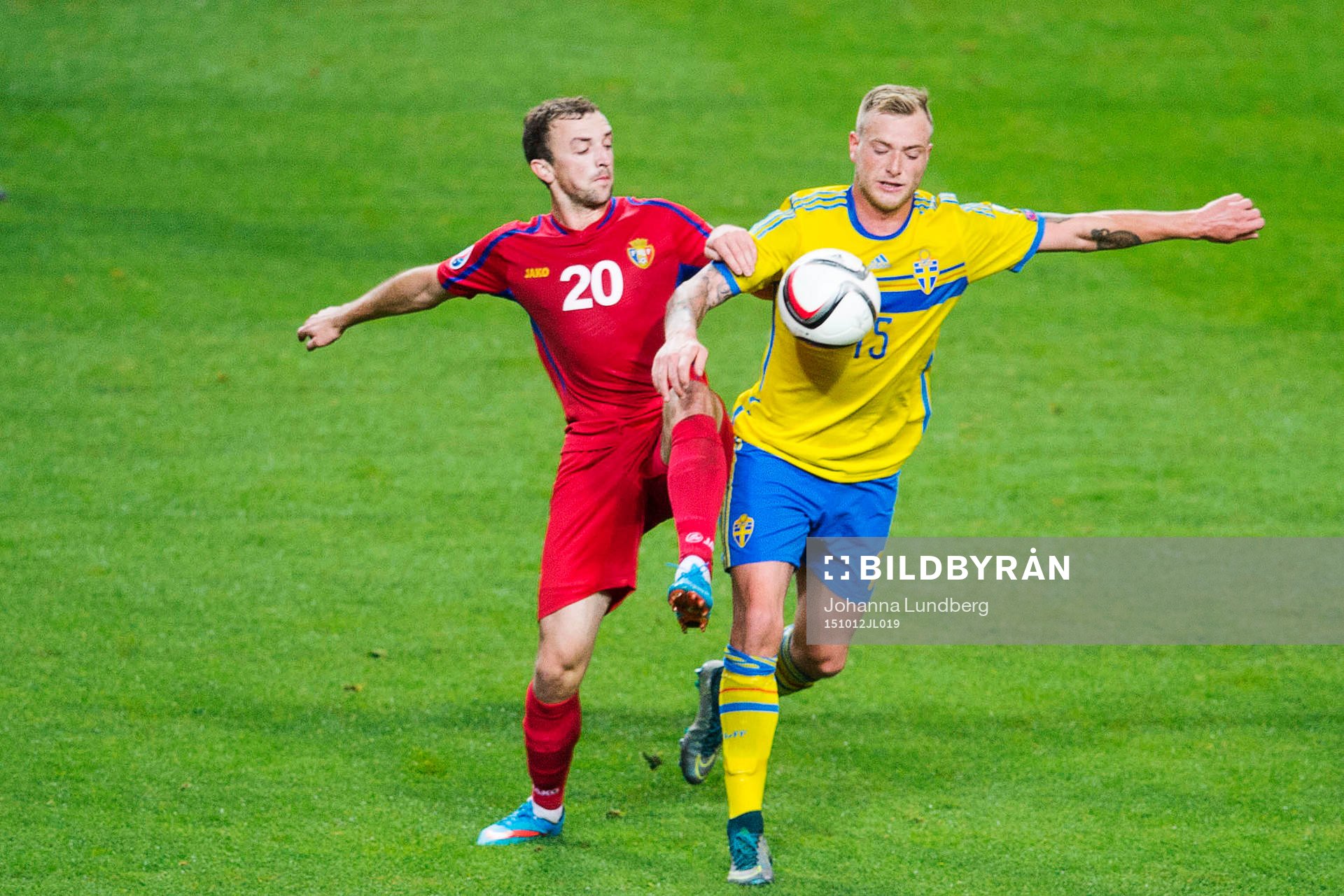 Moldaviens Alexandru Vremea och Sveriges John Guidetti
