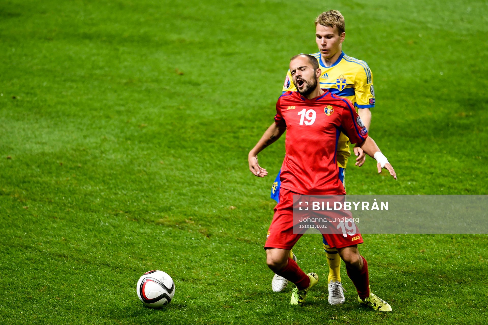 Sveriges Oscar Lewicki trycker till Moldaviens Sergiu