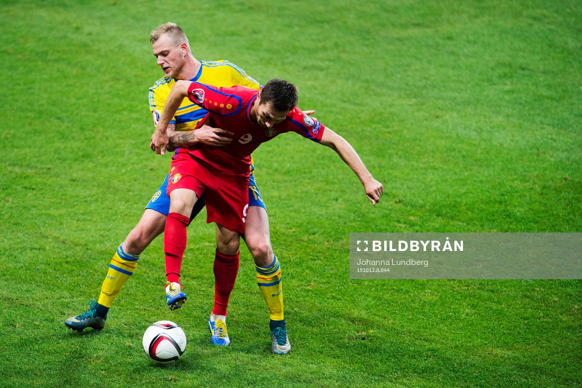 Sveriges John Guidetti och Moldaviens Vitalie Bordian