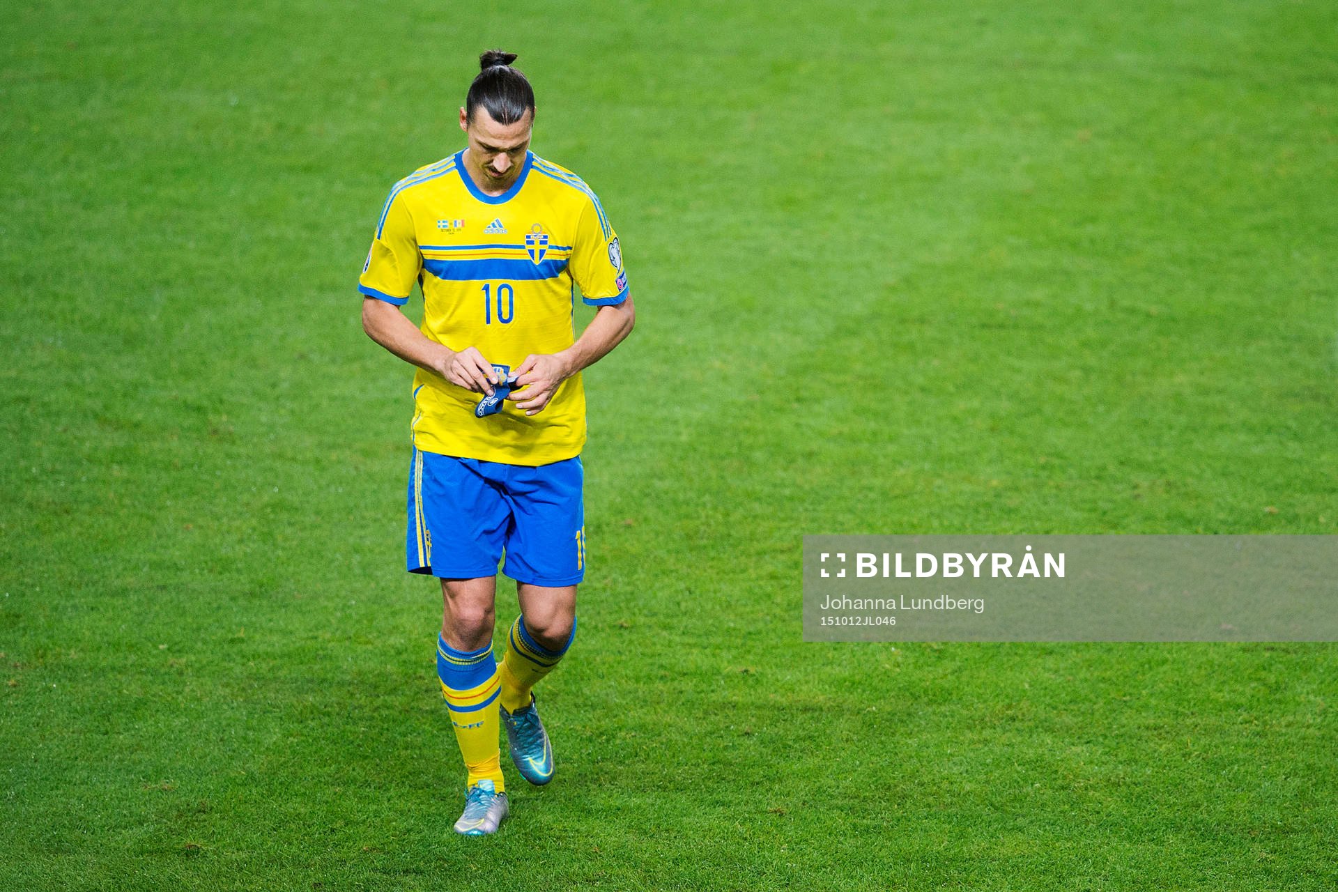 Sveriges Zlatan Ibrahimovic byts ut