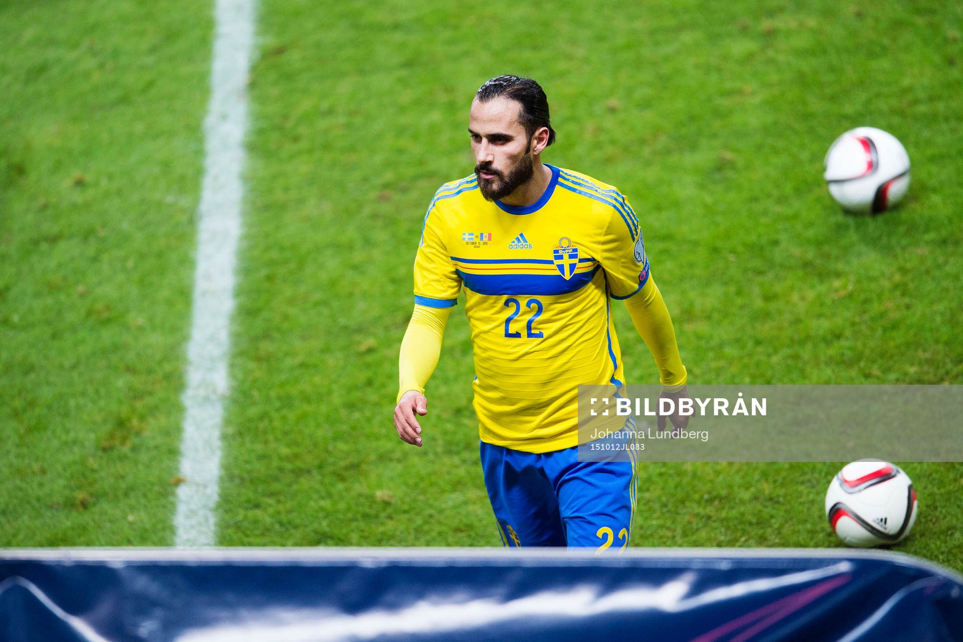 Sveriges Erkan Zengin lämnar planen i halvtid