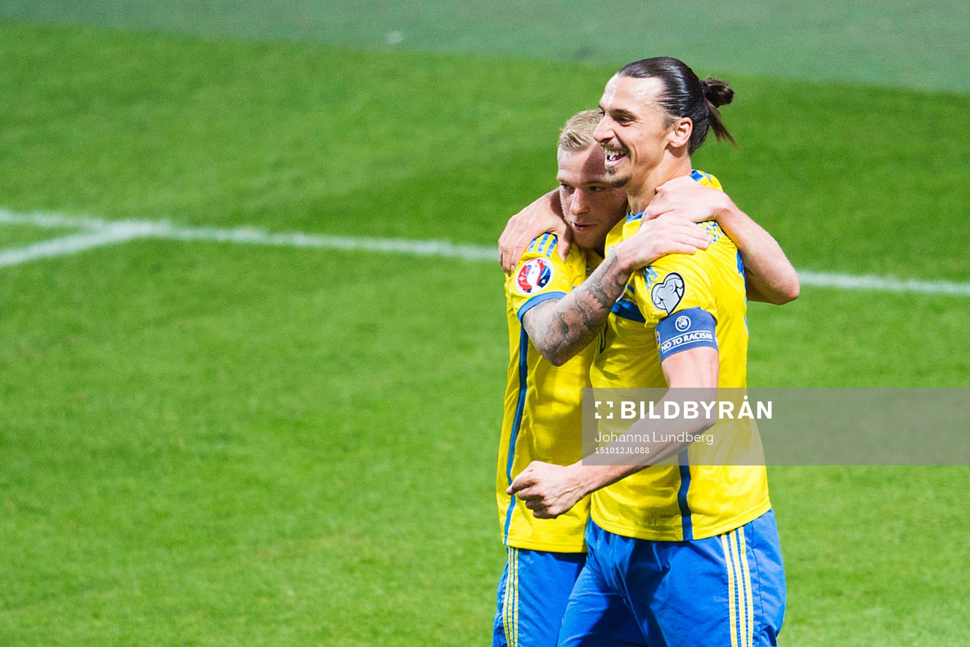 Sveriges John Guidetti jublar med Zlatan Ibrahimovic