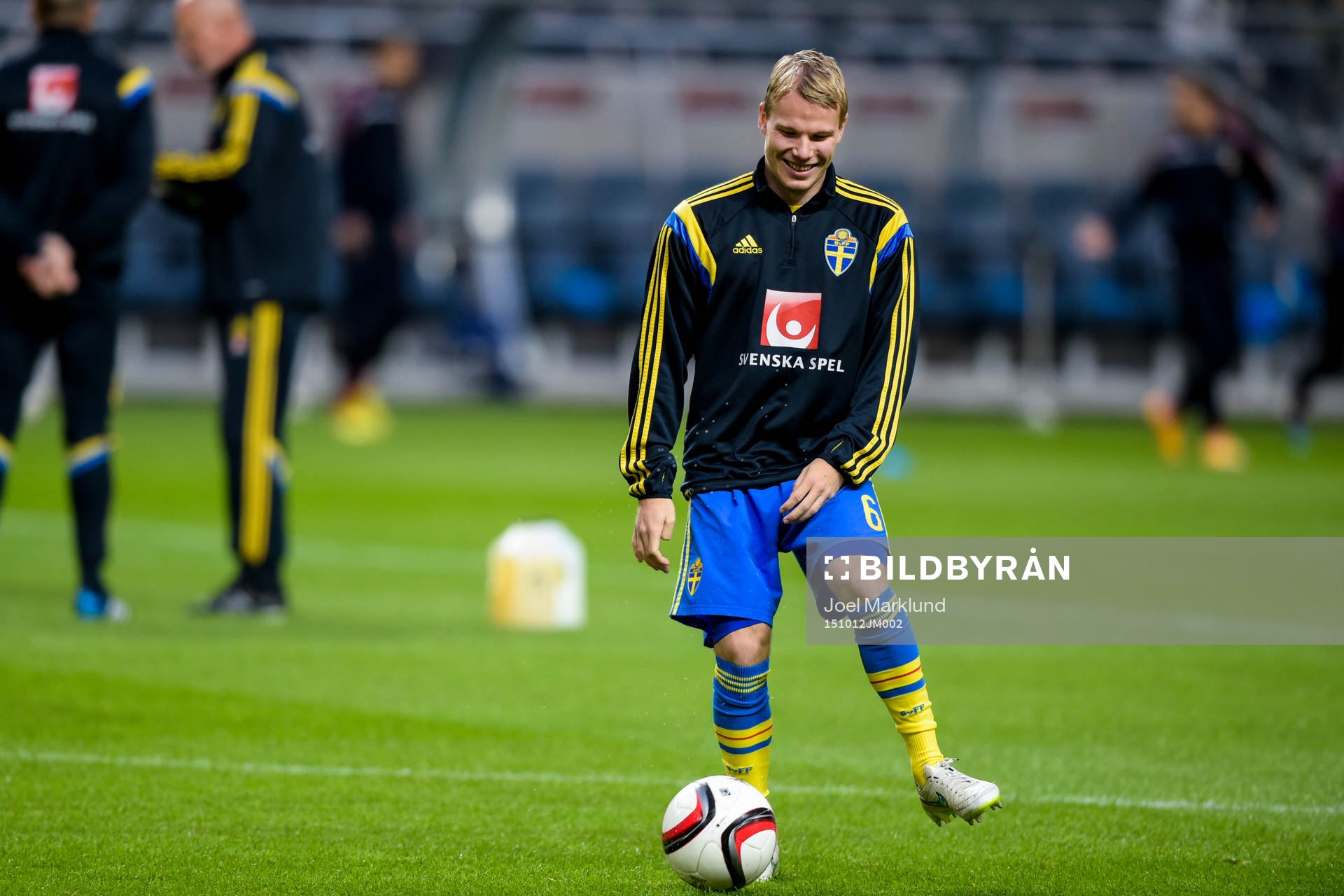 Sveriges Oscar Lewicki värmer upp