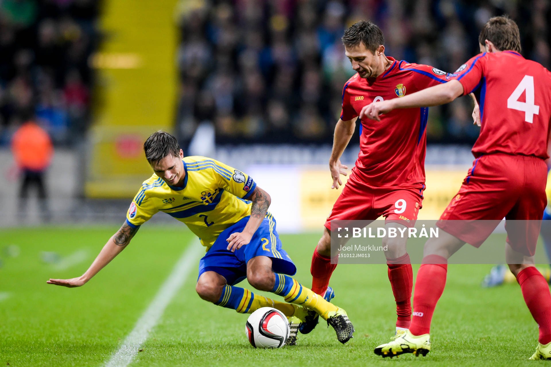 Sveriges Mikael Lustig fälls av Moldaviens Vitalie Bordian