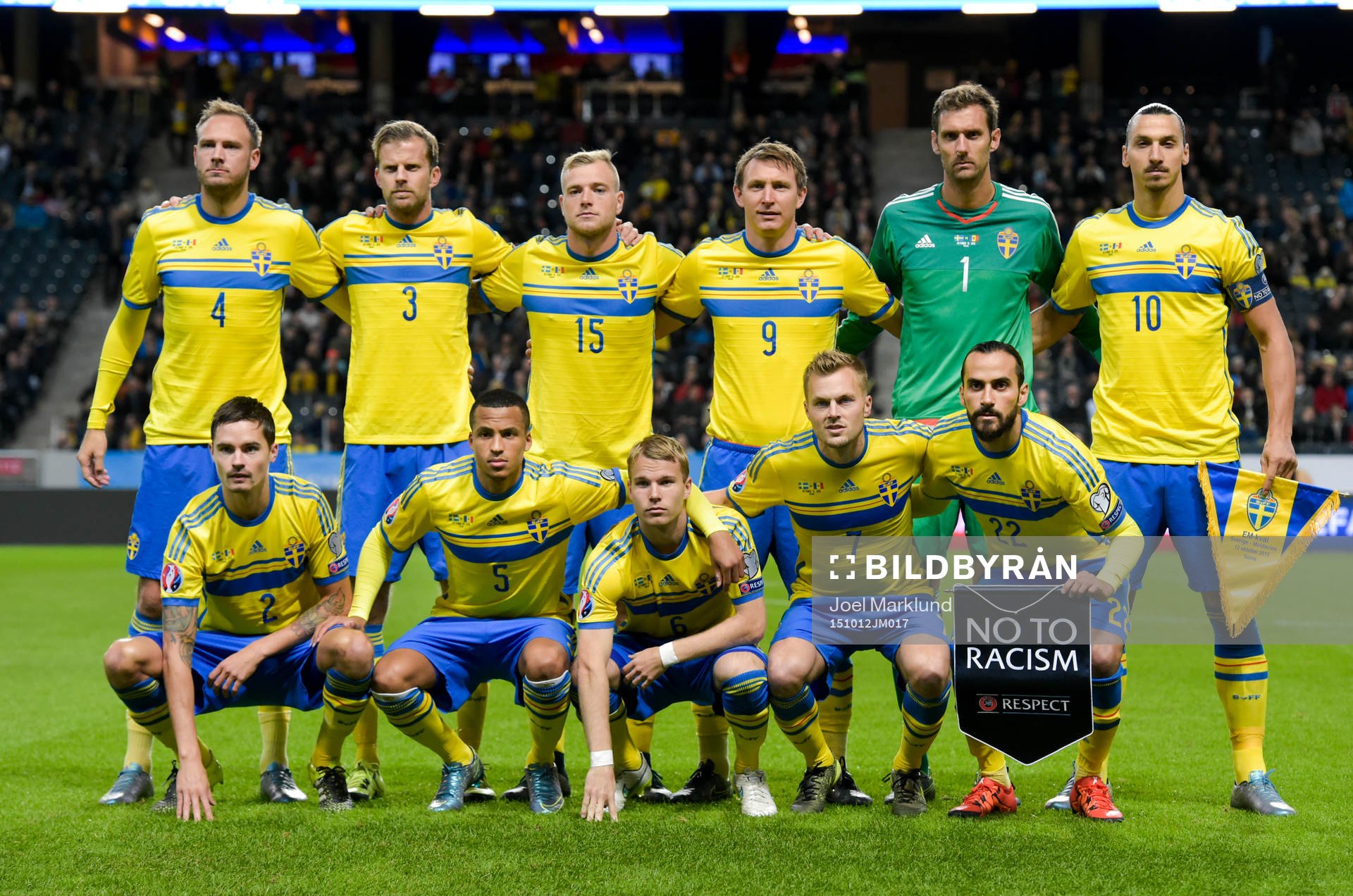 Sveriges startelva, övre raden från vänster, Andreas Granqvist, Mikael Antonsson, John Guidetti, Kim Källström, målvakt Andreas Isaksson och Zlatan Ibrahimovic. Nedre raden från vänster Mikael Lustig, Martin Olsson, Oscar Lewicki, Sebastian Larsson och Erkan Zengin inför fotbollsmatchen i EM-kvalet mellan Sverige och Moldavien den 12 oktober 2015 i Stockholm.