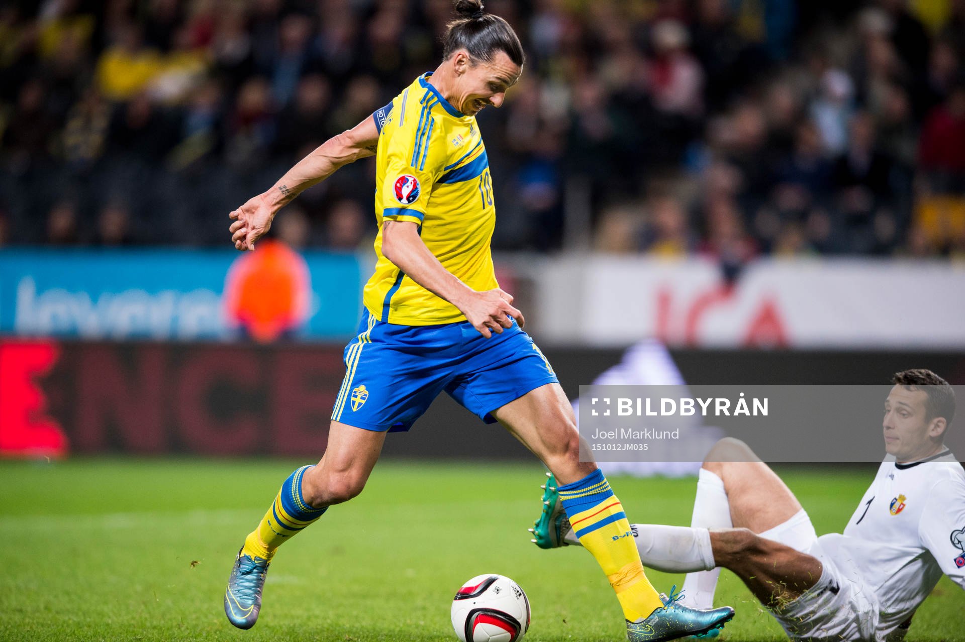 Sveriges Zlatan Ibrahimovic gör 1-0 bakom Moldaviens