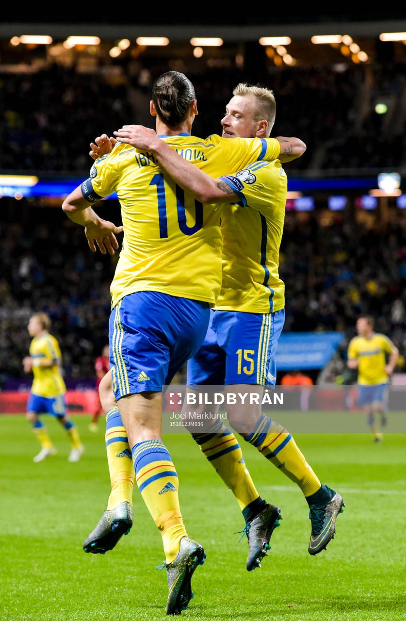 Sveriges Zlatan Ibrahimovic jublar ihop med John Guidetti