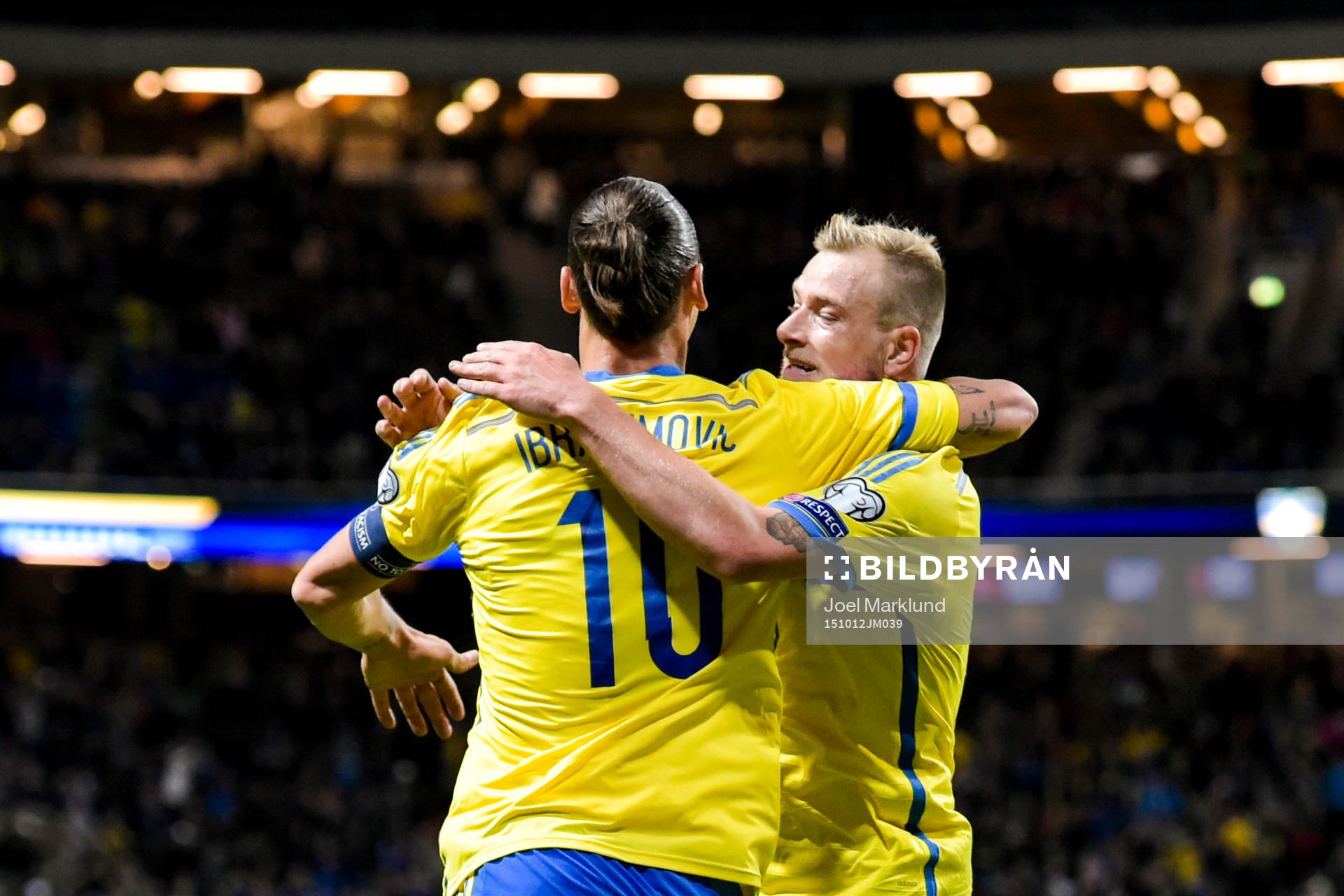 Sveriges Zlatan Ibrahimovic jublar ihop med John Guidetti