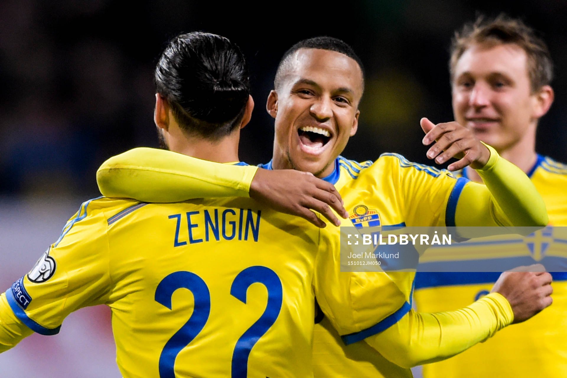 Sveriges Martin Olsson jublar ihop med Erkan Zengin