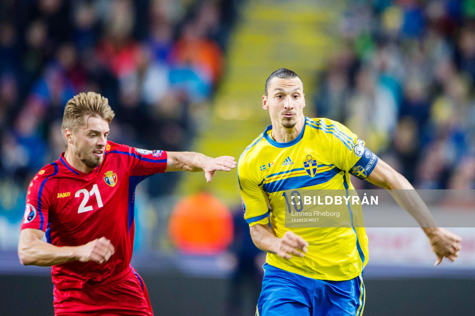 Moldaviens Maxim Potirniche och Sveriges Zlatan Ibrahimovic