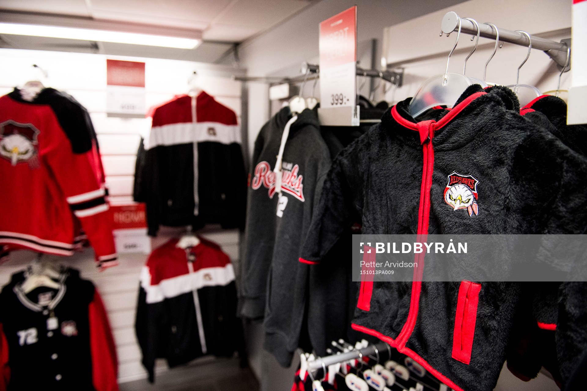 Tröjor i Malmö Redhawks supportershop