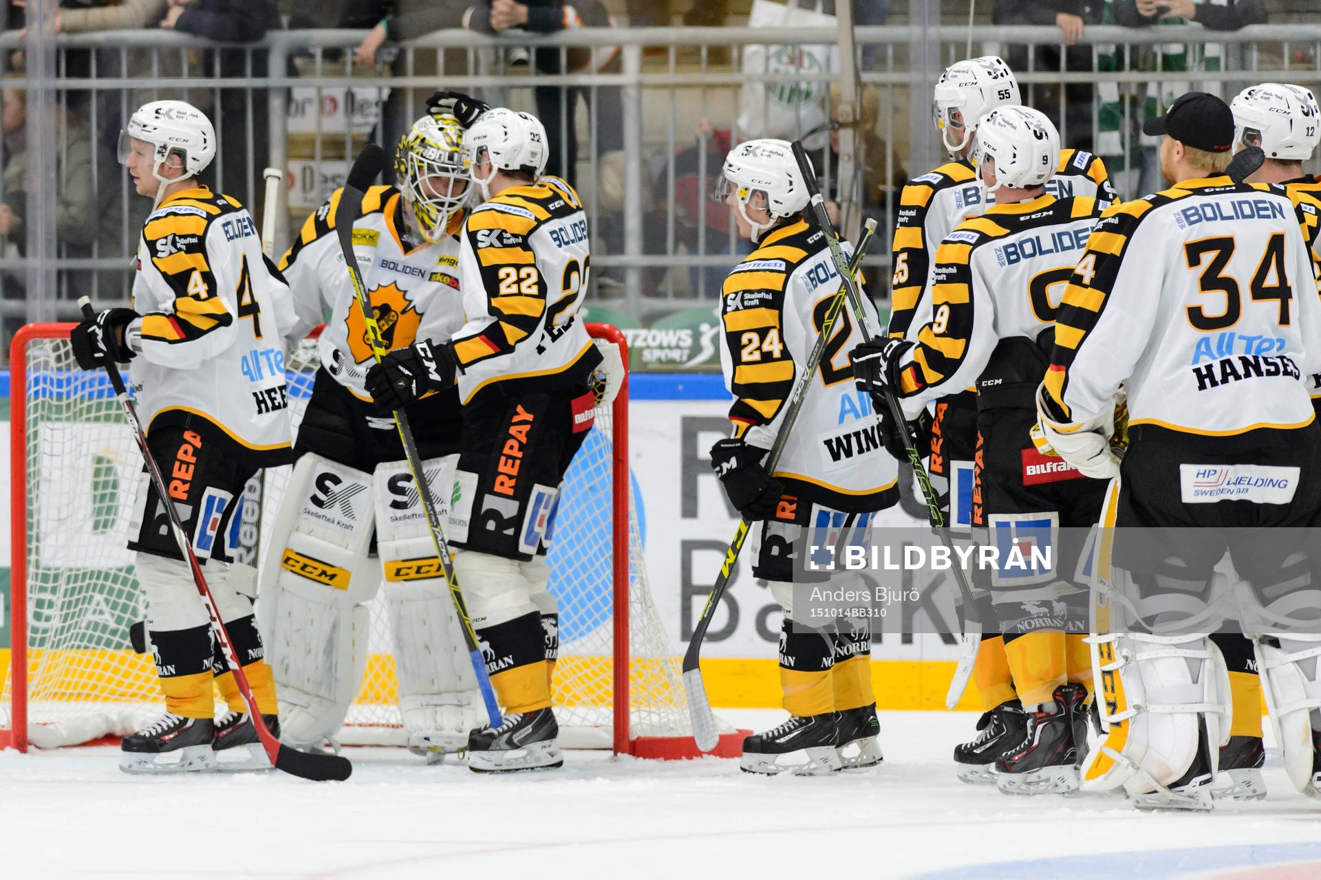 Skellefteås spelare firar vinsten