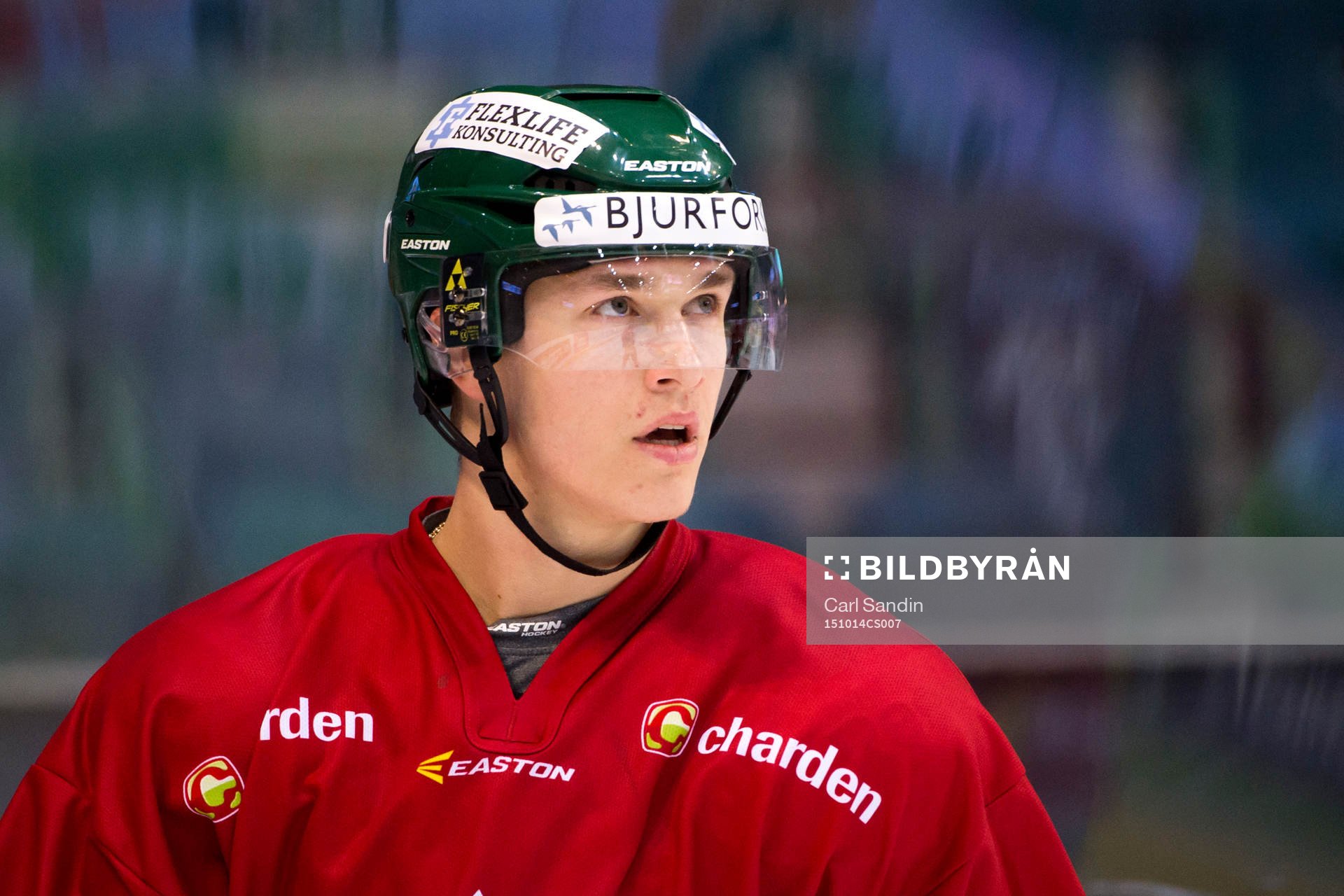 Frölundas Tom Nilsson värmer upp innan ishockeymatchen i
