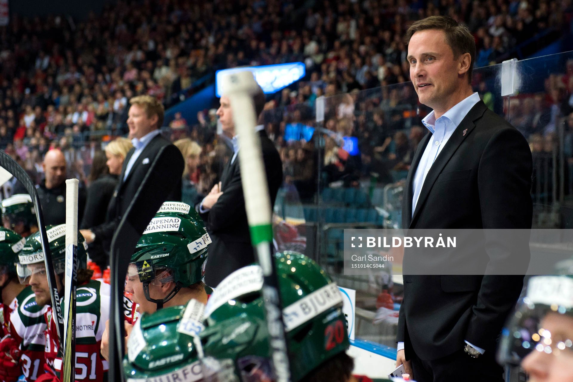 Frölundas tränare Roger Rönnberg jublar